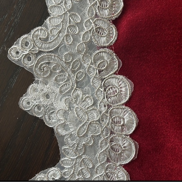 Red velvet square tablecloth (handmade) - Picture 7 of 7